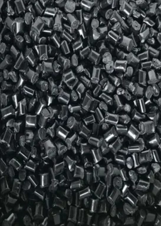 Black reprocessed polypropylene granules for injection moulding